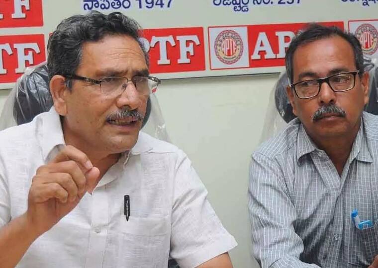 Teachers' union leaders have resigned from the PRC practice set. He said they would soon launch a direct concern campaign to fight their problems. AP Govt Vs Teachers : స్టీరింగ్ కమిటీకి ఉపాధ్యాయ సంఘాల నేతల రాజీనామా.. త్వరలో కొత్త ఉద్యమ కార్యాచరణ !