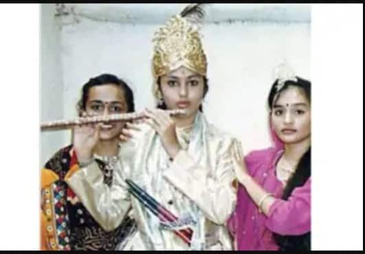 சிறுவயதில் நடிகை நமீதா