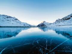 మహిళ ప్రాణాలు కాపాడిన పరుపు, -10 డిగ్రీల చలిలో 2 రోజులు సరస్సుపై తేలుతూ..