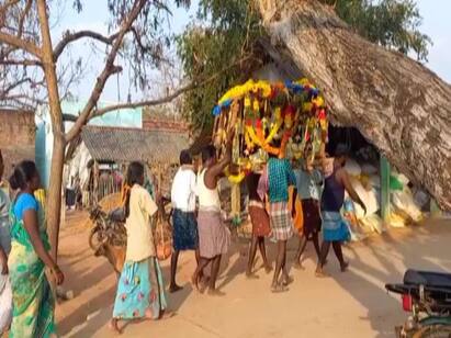 Karaikudi 35 year old cemetery issue is cleared காரைக்குடி : 35 ஆண்டுகால மயானப் பாதை பிரச்சினை..ஒரே நாளில் தீர்வு வழங்கிய வட்டாட்சியர்!