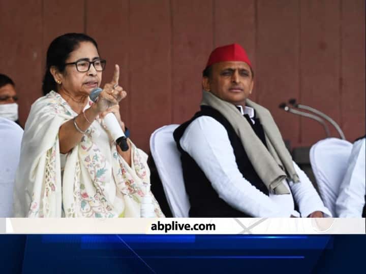UP Election 2022 Mamta Banerjee PC with SP Akhilesh Yadav BJP UP Election 2022: अखिलेश यादव के समर्थन में उतरीं Mamata Banerjee, CM योगी से पूछा- गंगा में जब लाशें फेंकी जा रही थीं, तब आप कहां थे?