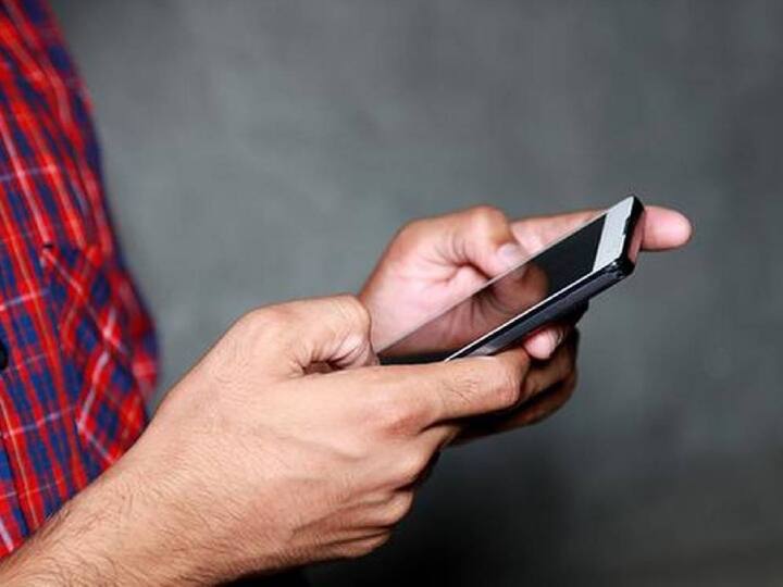 Mobile Broadband Users number reached at 76.5 crore in India according to Report देश में मोबाइल ब्रॉडबैंड यूजर्स की संख्या 76.5 करोड़ पर, युवा पीढ़ी ऑनलाइन बिताती है दिन में आठ घंटे