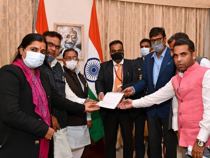 Rajasthan BJP delegation handed over memorandum to Governor representative at Raj Bhavan, know big thing Rajasthan: सतीश पूनिया पर हमले समेत इन मुद्दों को लेकर राजभवन पहुंचे भाजपा नेता, सौंपा ज्ञापन