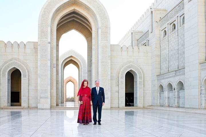 The couple notably visited the famous Great Mosque of Sultan Qabus. The magnificent pictures from the mosque show Queen Mathilde wearing printed dress from Anita Dongre's couture.