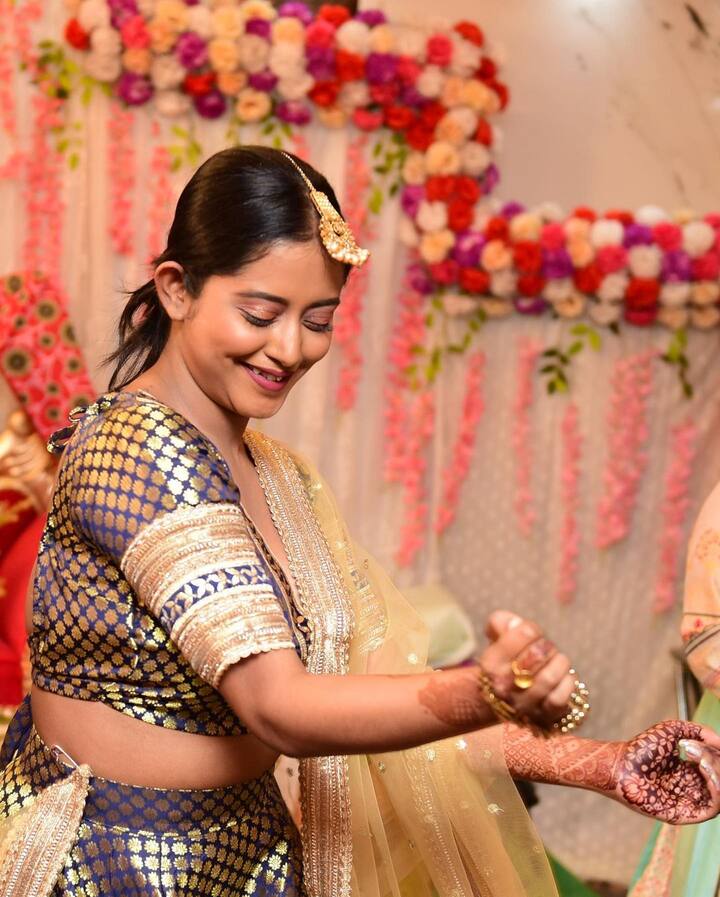 প্রসঙ্গত, অভিনেত্রী শ্রুতি দাস বরাবরই ছক ভাঙার জন্যই বিখ্যাত। তাঁর প্রেম নিয়েও কথা, সমালোচনা কম হয় না। তবে সবকিছুই খুব পোক্ত হাতে সামলান অভিনেত্রী।