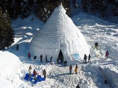 Trending: कश्मीर में बना दुनिया का सबसे बड़ा इग्लू कैफे, बर्फ की मेजों पर परोसा जाता है खाना, इस तारीख के बाद नहीं मिलेगी एंट्री