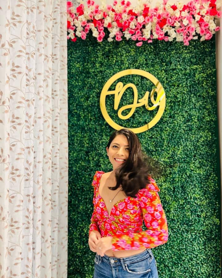 सोनाली तिच्या लूककडे विशेष लक्ष देत असते. (photo: sonalee18588/ig)