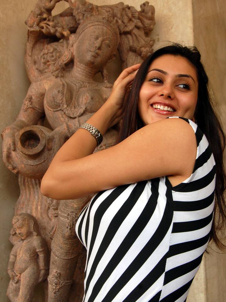 தெலுங்கு, கன்னடம், இந்தி, மலையாளத்திலும் நடித்துள்ளார்.