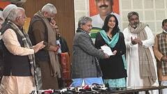 BJPમાં જોડાઈ ગઈ એક્ટ્રેસ Mahie Gill, આ ફિલ્મોમાં કર્યું છે કામ