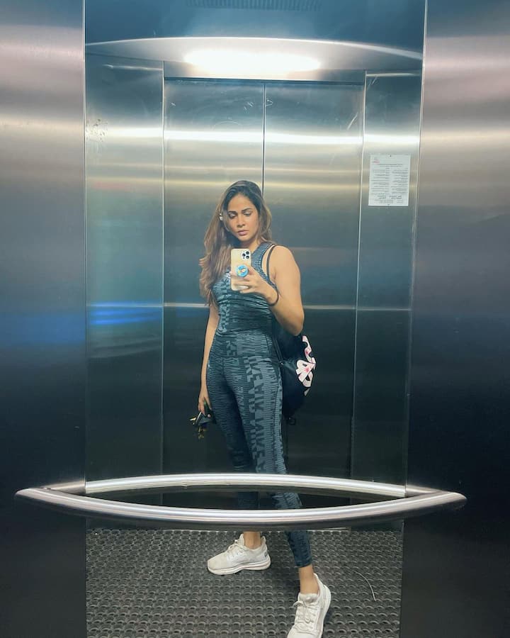 'అందాల రాక్షసి' సినిమాతో హీరోయిన్ గా పరిచయమైంది లావణ్య త్రిపాఠి. తొలి సినిమాతోనే మంచి గుర్తింపు తెచ్చుకుంది. ప్రస్తుతం ట్రెండింగ్ లో ఉన్న హీరోలందరితో ఆమె కలిసి నటించింది. కానీ స్టార్ స్టేటస్ అందుకోలేకపోయింది.