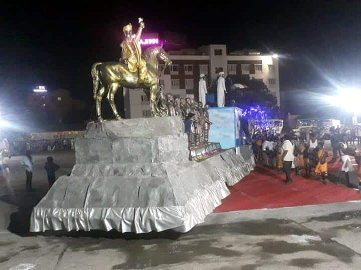 vehicles bearing the statues  of Tamil Nadu soldiers came to thanjavur தஞ்சைக்கு வந்த தமிழக விடுதலைப்போராட்ட வீரர்களின் அலங்கார ஊர்திகள்