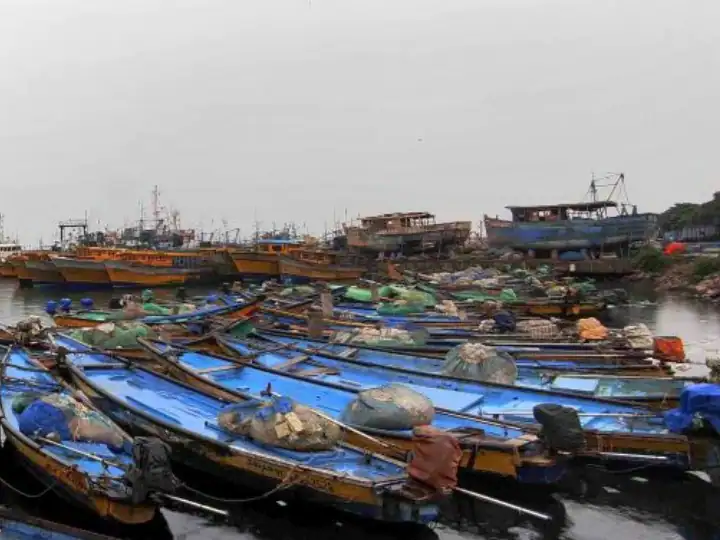Tamil Nadu: Rameswaram Fishermen Stage Indefinite Strike Demanding To Release 11 Fishers Detained By Lankan Navy