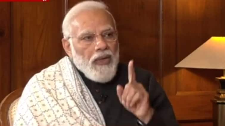 PM Modi's interview ahead of assembly polls  Dynastic politics is biggest enemy of democracy PM Modi's Interview: தொழில் செய்வது அரசின் வேலை கிடையாது - பிரதமர் மோடி