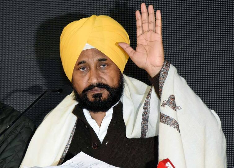 punjab chief minister charanjit singh channi on helicopter controversy Punjab Election: मी दहशतवादी आहे का? चरणजीत सिंह चन्नी यांचा पंतप्रधान मोदींना सवाल