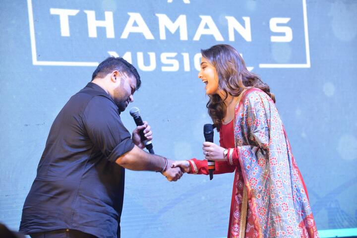 ఈ కార్యక్రమానికి దర్శకుడు కిరణ్ కొర్రపాటి, నిర్మాత అల్లు బాబీ, సంగీత దర్శకుడు తమన్ మిగిలిన చిత్ర యూనిట్ హాజరయ్యారు.