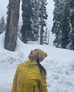 Mouni Roy Honeymoon: बर्फीली वादियों में मैगी का लुत्फ उठा रही हैं मौनी रॉय, देखिए एक्ट्रेस के हनीमून की तस्वीरें