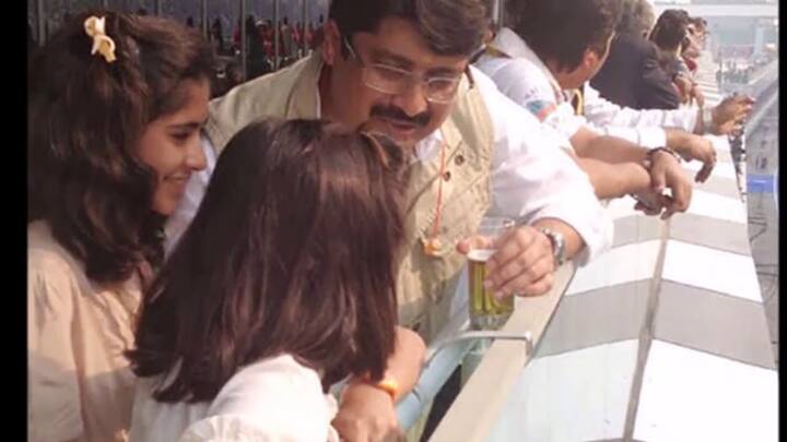 बता दें कि राजा भैया के दोनों बच्चे देश के प्रसिद्ध सिंधिया स्कूल में पढ़ते हैं. राजा भैया की दो बेटियां भी हैं. दोनों बेटियों के नाम राघवी और बृजेश्वरी है.