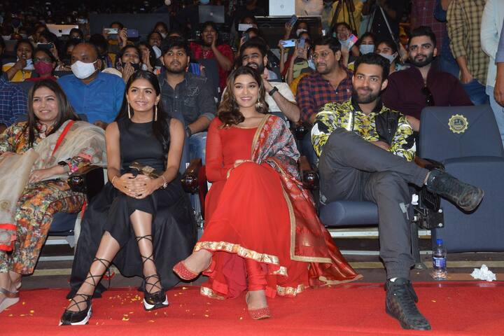 కాలేజీ అమ్మాయిల చేతుల మీదుగా పాటను రిలీజ్ చేశారు. ఇప్పుడు ఈ పాటకు మంచి రెస్పాన్స్ వస్తోంది.