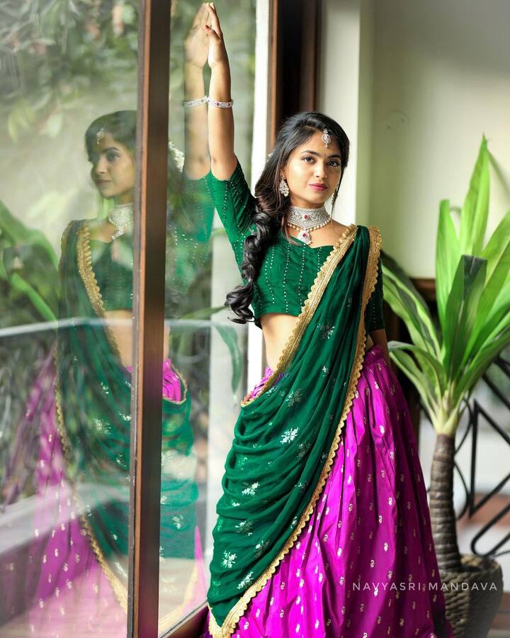 దేత్తడి యూట్యూబ్ సిరీస్ తో నెటిజన్లకు పరిచయమైన హారిక తరువాత బిగ్ బాస్ లో అడుగుపెట్టింది. -Image credit: Alekhya Harika/Instagram