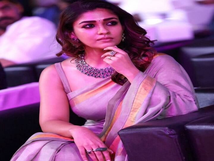 nayanthara friend got anger when remove her shoes காலணிகளை கழற்றிய நயன்தாரா: டென்சன் ஆன  நலன்விரும்பிகள்! - சுவாரஸ்ய நிகழ்வுகள்...!