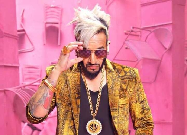 जैज़ी बी को भला कौन नहीं जानता है. जैज़ी का 'दिल लुटिया' सॉन्ग काफी फेमस हुआ था. जैजी बी का पूरा नाम जसविंदर सिंह बैंस है.