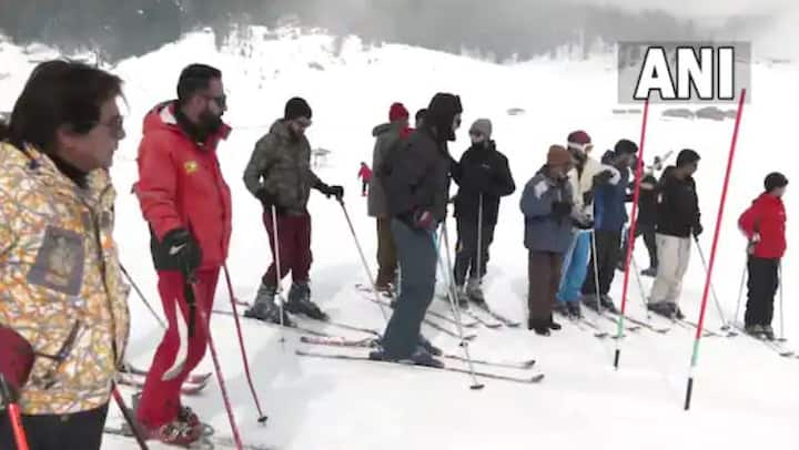 ਇੱਥੇ ਗਰਮੀਆਂ ਵਿੱਚ ਪਹਾੜੀ ਸਾਹਸ, ਪੈਰਾਸੇਲਿੰਗ, ਵਾਟਰ ਸਕੀਇੰਗ ਵਰਗੇ ਕੋਰਸ ਕਰਵਾਏ ਜਾਂਦੇ ਹਨ। ਖਾਸ ਗੱਲ ਇਹ ਹੈ ਕਿ ਇੱਥੋਂ ਕੋਰਸ ਪੂਰਾ ਕਰਨ ਤੋਂ ਬਾਅਦ ਇਹ ਲੋਕ ਇੱਥੋਂ ਆਪਣਾ ਕਾਰੋਬਾਰ ਵੀ ਸ਼ੁਰੂ ਕਰ ਸਕਦੇ ਹਨ।