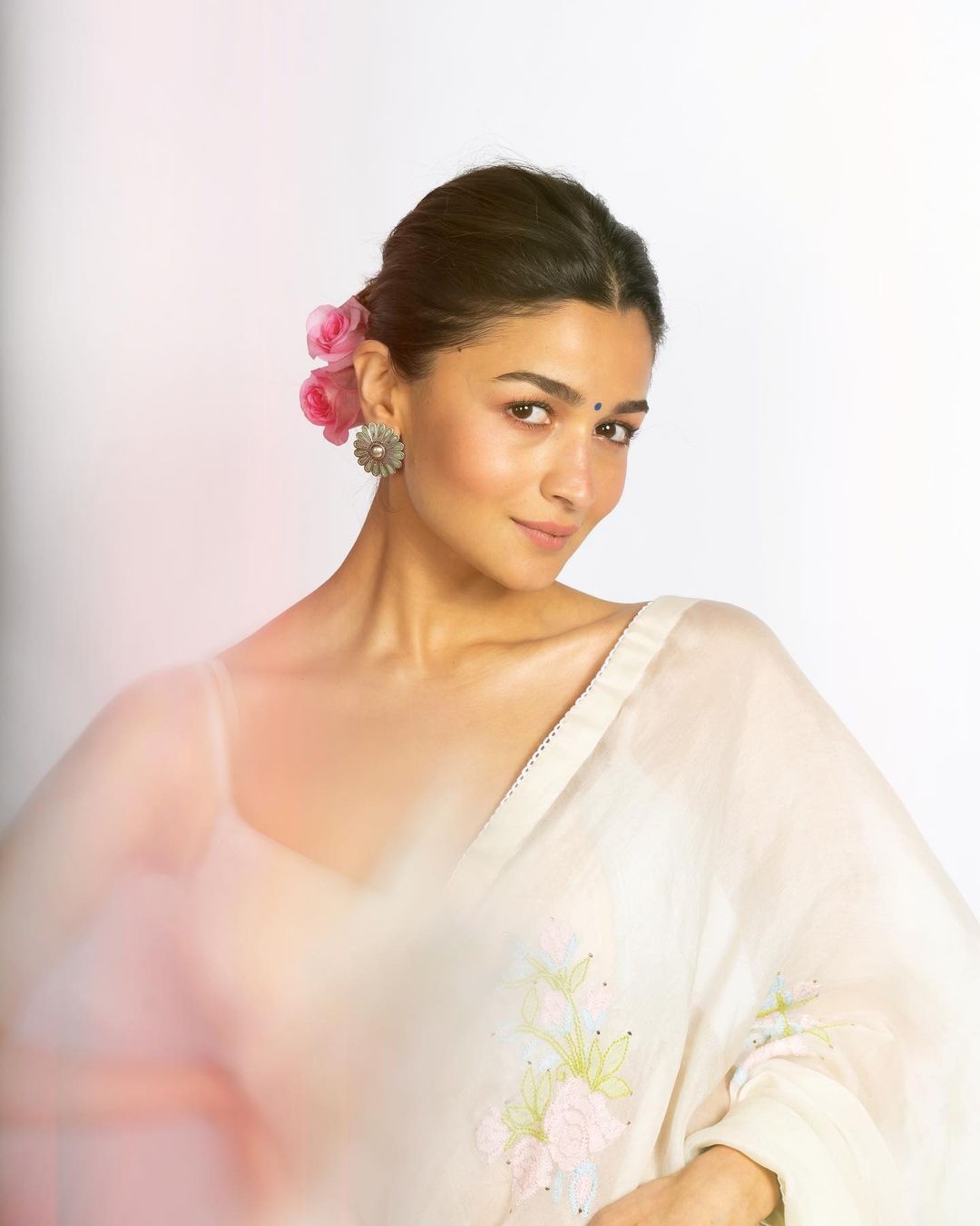 Alia Bhatt Looks Like A Dream In White Saree For Gangubai Kathiawadi  Promotions- See Pics