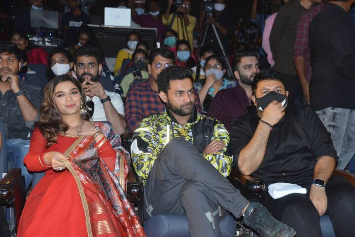 సాయి మంజ్రేకర్ హీరోయిన్‌గా నటిస్తున్న ఈ చిత్రంలో జగపతిబాబు, సునీల్ శెట్టి, ఉపేంద్ర, నవీన్ చంద్ర కీలక పాత్రల్లో నటిస్తున్నారు.