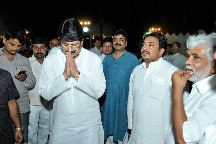 यूपी के चर्चित विधायक रघुराज प्रताप सिंह को लोग राजा भैया के नाम से जानते हैं. राजा भैया 1993 से लगातार कुंडा विधानसभा का चुनाव जीत रहे हैं. इस बार भी वह कुंडा से ही चुनाव लड़ रहे हैं.