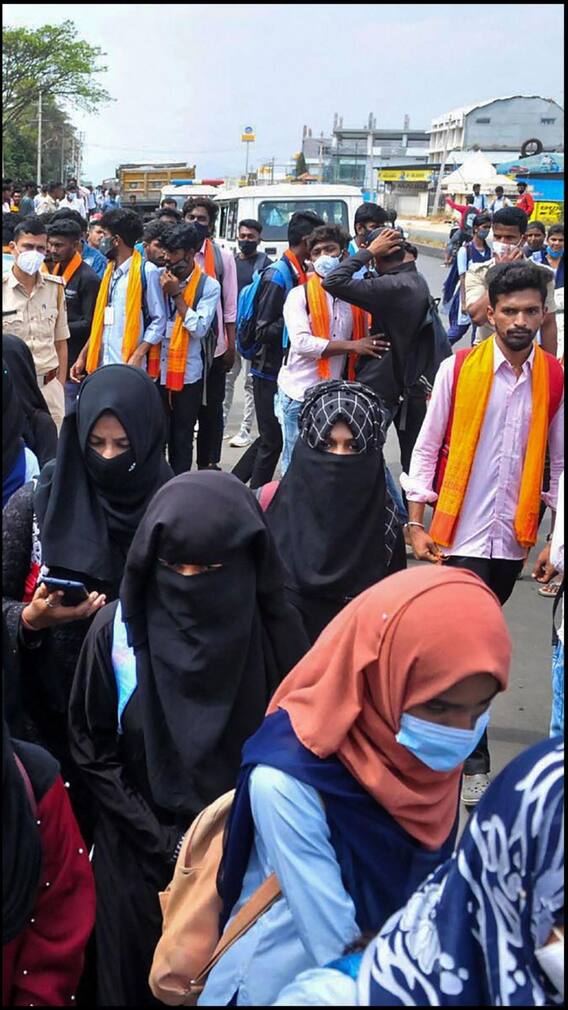 Hijab Row: હિજાબ વિવાદને લઈને કર્ણાટકમાં સ્કૂલ-કોલેજ ત્રણ દિવસ બંધ