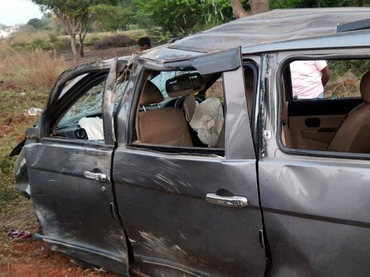 Two people dead in a car-bike collision accident at Tanjore தஞ்சையில் பைக் மீது கார் மோதி இருவர் உயிரிழப்பு - 5 பேருக்கு சிகிச்சை