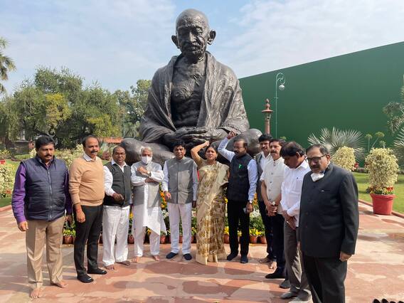TRS MPs Protest: పద్ధతులు తెలిసిన వారు ప్రధాని మోదీలా మాట్లాడరు.. టీఆర్ఎస్ ఎంపీ కేకే ధ్వజం TRS MPs Protest: పద్ధతులు తెలిసిన వారు ప్రధాని మోదీలా మాట్లాడరు.. టీఆర్ఎస్ ఎంపీ కేకే ధ్వజం