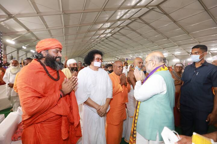 రామానుజాచార్య కూడా మహిళా సాధికారత కోసం కృషి చేశారని వివరించారు అమిత్‌షా. ఓ దళిత మహిళతో వాగ్వాదానికి దిగిన తర్వాత, నువ్వు నాకంటే ఎక్కువ జ్ఞానివని, ఆ తర్వాత ఆమె విగ్రహాన్ని ఆలయంలో నిర్మించి, సనాతన ధర్మాన్ని అనుసరించే వారికి సమానత్వం అనే సందేశాన్ని ఇచ్చారని పేర్కొన్నారు.