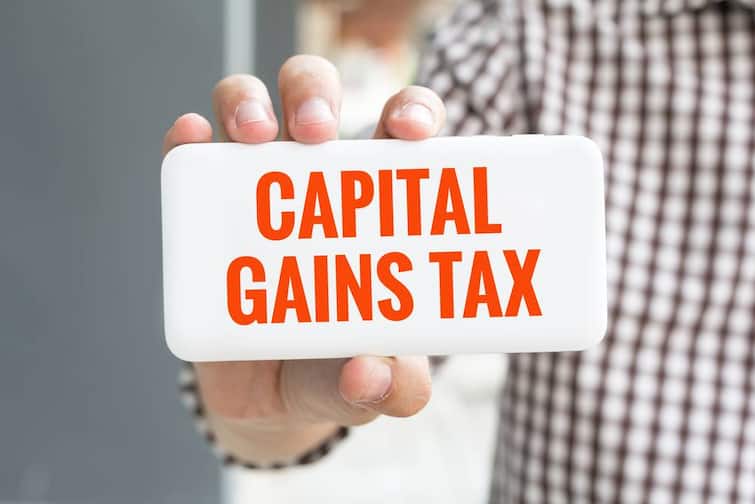 Capital Gain Tax on shares and property needs to be Restructured says revenue secretary Tarun Bajaj Capital Gain Tax: शेयरों - प्रॉपर्टी के खरीद फरोख्त से होने वाली कमाई पर लगने वाले कैपिटल गेन टैक्स की सरकार करेगी समीक्षा