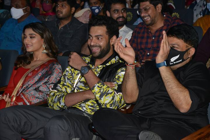 'రోమియో జూలియట్' అంటూ సాగే ఈ పాటను ప్రముఖ దర్శకుడు శంకర్ కూతురు అదితి శంకర్ పాడారు.