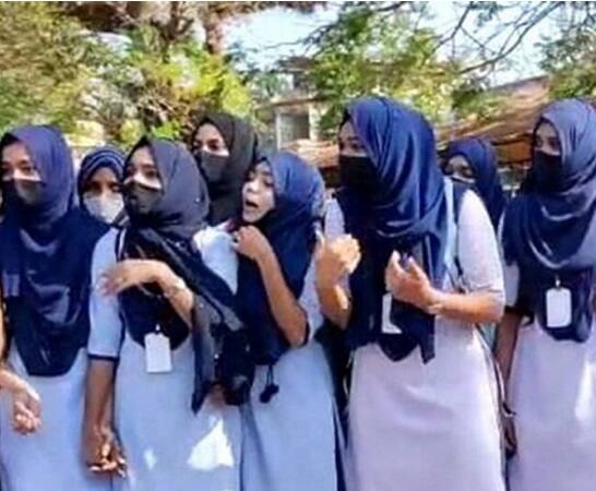 Karnataka Hijab Row: कर्नाटक के शैक्षणिक संस्थानों में शांति, हाई कोर्ट की पूर्ण पीठ आज करेगी सुनवाई Hijab controversy Karnataka Hijab raw educational institutions Karnataka High Court Karnataka Hijab Row: कर्नाटक के शैक्षणिक संस्थानों में शांति, हाई कोर्ट की पूर्ण पीठ आज करेगी सुनवाई