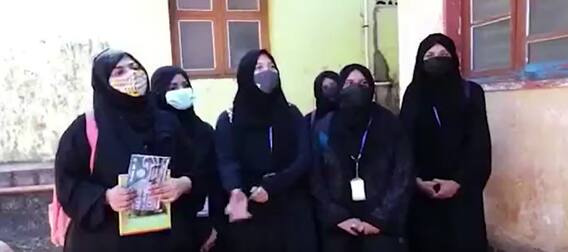 Karnataka HC on Hijab: పిటిషన్ల విచారణ సందర్భంగా కర్ణాటక హైకోర్టు కీలక వ్యాఖ్యలు | ABP Desam