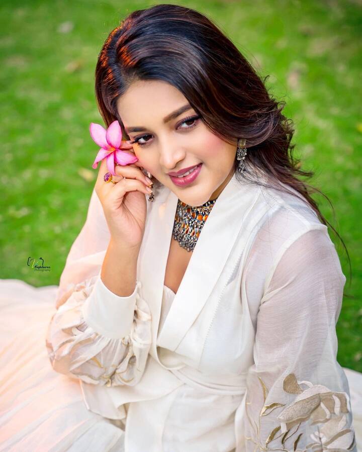 Nidhhi Agerwal: నిధి అగర్వాల్ పిక్స్.. బుట్ట బొమ్మలా ఎంత సక్కగున్నదో చూడండి
