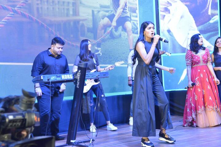 మెగా ప్రిన్స్ వరుణ్ తేజ్ హీరోగా కిరణ్ కొర్రపాటి తెరకెక్కిస్తున్న సినిమా 'గని'. అల్లు బాబీ కంపెనీ, Renaissance పిక్చర్స్ సంయుక్తంగా నిర్మిస్తున్న ఈ సినిమాకు మెగా నిర్మాత అల్లు అరవింద్ సమర్పకుడిగా వ్యవహరిస్తున్నారు.