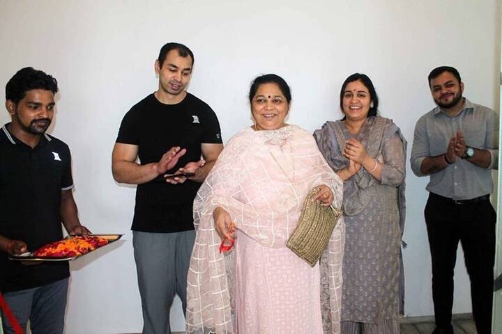 2017 में मुलायम सिंह यादव के परिवार में जो तनाव पैदा हुआ था उसके बाद साधना गुप्ता का नाम भी काफी चर्चा में रहा था.