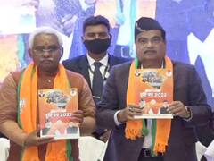 Uttarakhand Election: बीजेपी का घोषणापत्र जारी, गरीबों को तीन सिलेंडर और किसानों को हर महीने 6 हजार देने का वादा