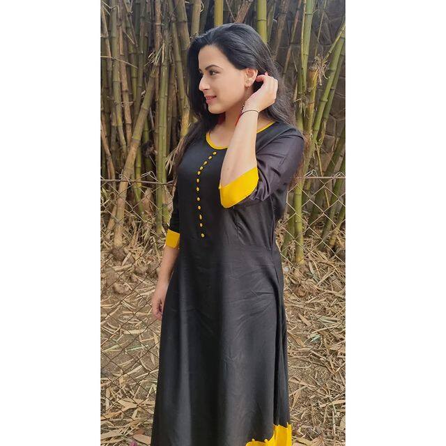 या फोटोशूट मधील काही फोटो प्राजक्ताने इन्स्टाग्रामवर शेअर केले आहेत. (photo:prajaktagaikwad_official/ig)