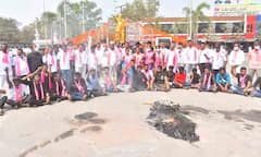 TRS Overall : ప్రధాని మోదీపై టీఆర్ఎస్ వార్ డిక్లేర్.. తెలంగాణ వ్యాప్తంగా నిరసనలు.. దిష్టిబొమ్మల దహనం !