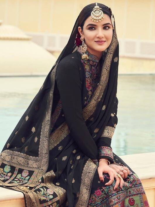 Jasmin Bhasin के प्यारे अंदाज़ हैं बेहद खास