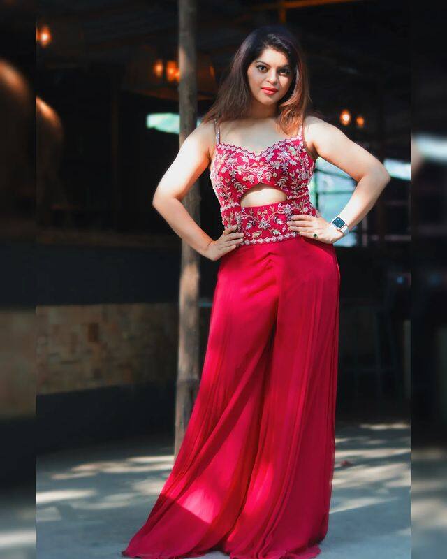 स्नेहा तिच्या वेगवेगळ्या लूकमधील फोटो सोशल मीडियावर शेअर करत असते. (Sneha Wagh/ instagram)