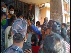 Cooch Behar: মিহির গোস্বামীকে লক্ষ্য করে ডিম ছোড়ার অভিযোগ, দিনহাটায় উত্তেজনা |Bangla News