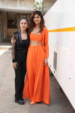 Shilpa Shetty ਦਾ ਹੱਥ ਫੜੀ ਨਜ਼ਰ ਆਈ Shehnaaz Gill, ਦੋਵਾਂ ਨੇ ਗਲੈਮਰਸ ਅਵਤਾਰ 'ਚ ਫੈਨਜ਼ 'ਤੇ ਇੰਪ੍ਰੈਸ