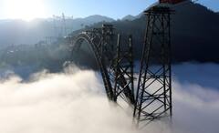 Railway Chenab Bridge: खूबसूरती के साथ आश्चर्य का नमूना बना रेलवे का चिनाब ब्रिज, तस्वीरें देखकर दिल थाम लेंगे