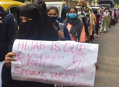 Hijab Row: 'হিজাব নিষেধাজ্ঞা'-এর বিরোধিতা কলকাতায়, প্রতিবাদ মিছিলে আলিয়া বিশ্ববিদ্যালয় পড়ুয়ারা