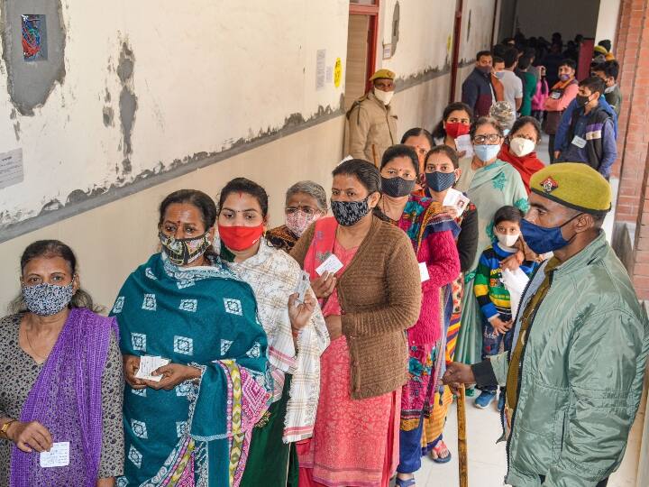 Uttarakhand Voting Percentage women voted more than men Uttarakhand Election Voting: उत्तराखंड में वोटिंग के मामले में पुरुषों पर भारी पड़ी महिलाएं, जानिए- कितने फीसद ने किया मतदान